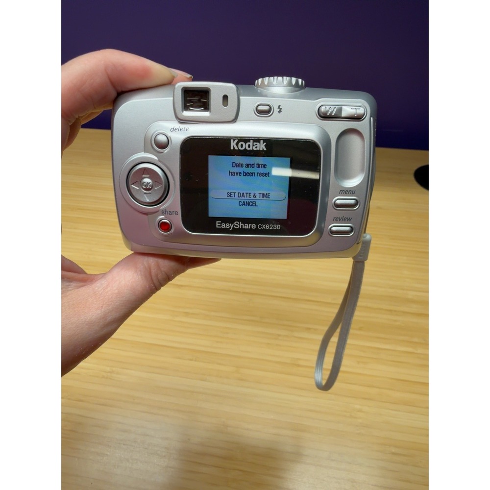 Kodak EasyShare CX6230 2MP Digital Camera Powers On Parts or Repair